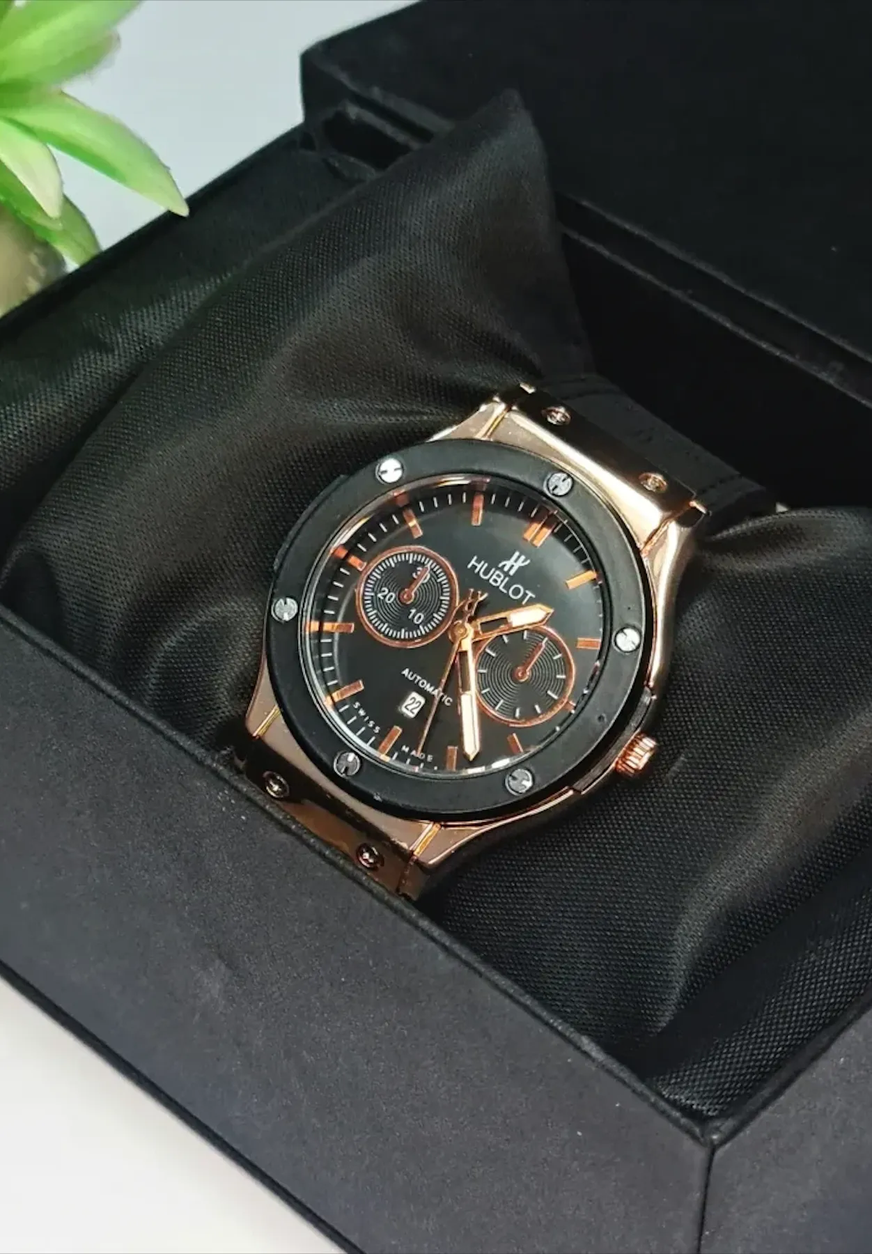 Hublot black and rose gold quartz watch with black dial, automatic movement, and black rubber strap for men.